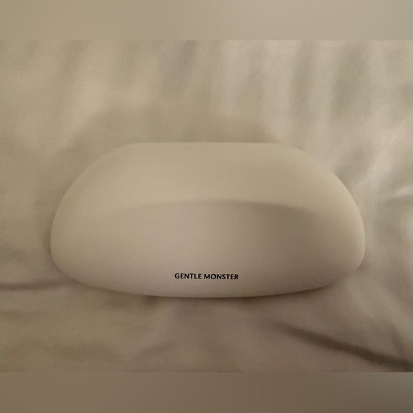 Gentle Monster Gift Bag, Box, Cleaning Cloth, Case - Picture 3 of 9